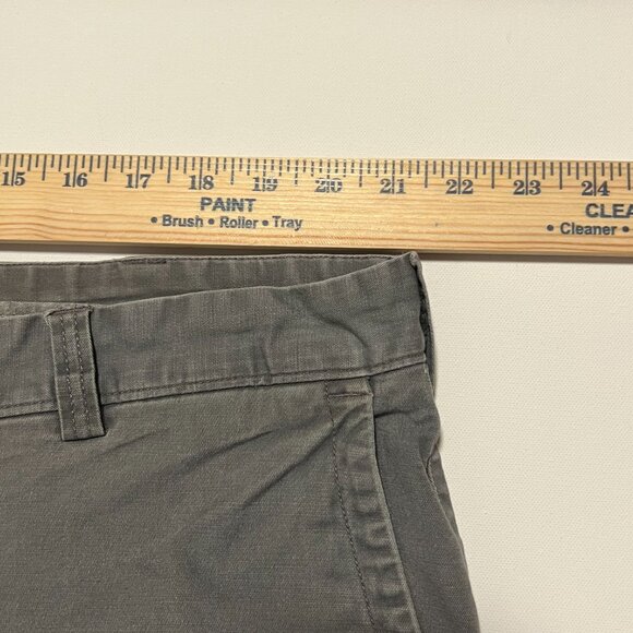 Duluth Trading Pants Flex Ballroom Khakis Comfy Casual Gray Men's size 42x32 - Picture 2 of 7